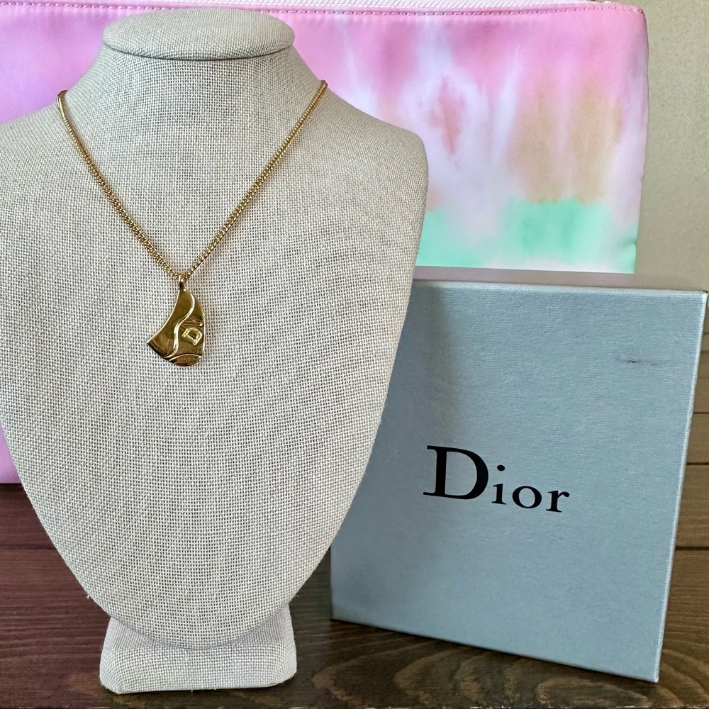 Dior Gold Saddle Pendant Necklace - Picture 2 of 8
